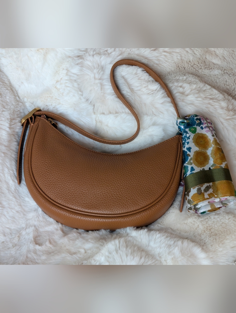 👛💋 NWOT Quince Crescent Bag in Cognac w/Dust Bag